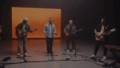 Miel San Marcos canta junto a Matt Redman "Sobre Él" entreCristianos Miel San Marcos canta junto a Matt Redman "Sobre Él"