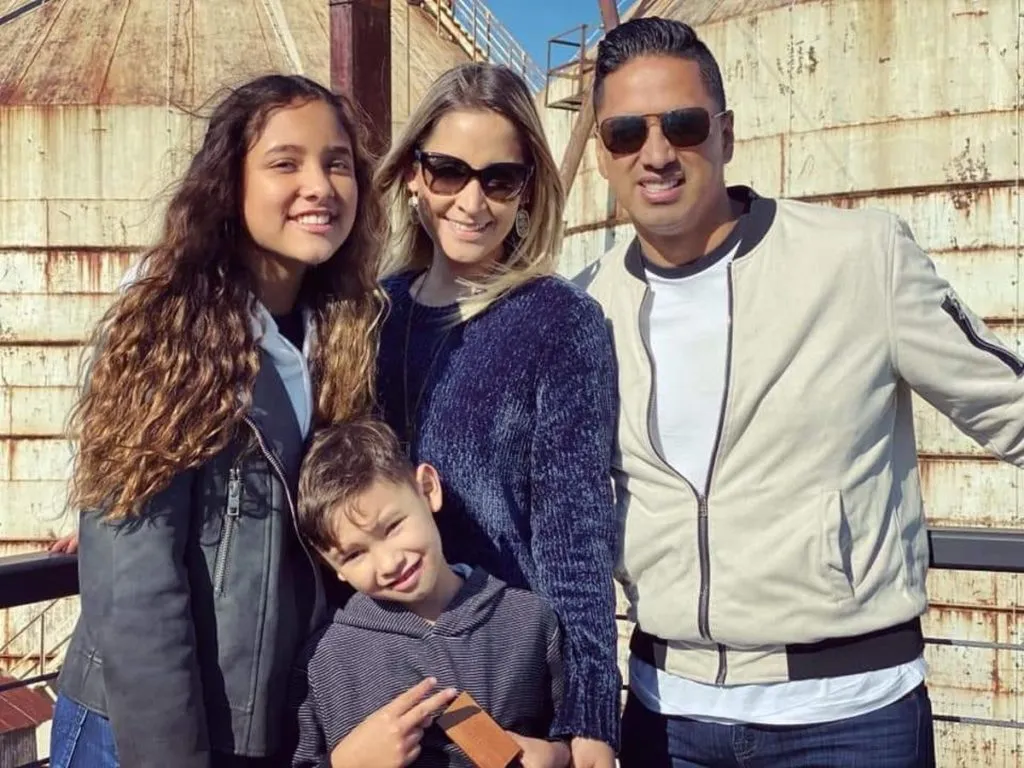 Josh Morales le da gracias a Dios por su Princesa entreCristianos Josh Morales y su familia