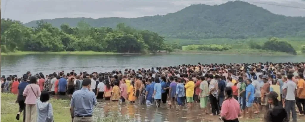 1545 personas se bautizaron en Tailandia