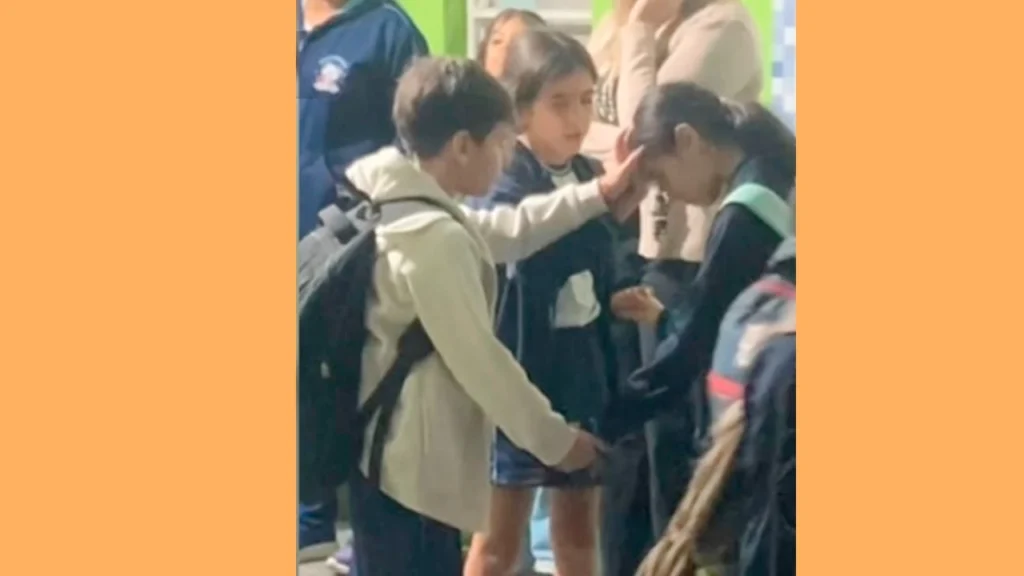 Niños oran por amiga: un acto de fe infantil conmueve