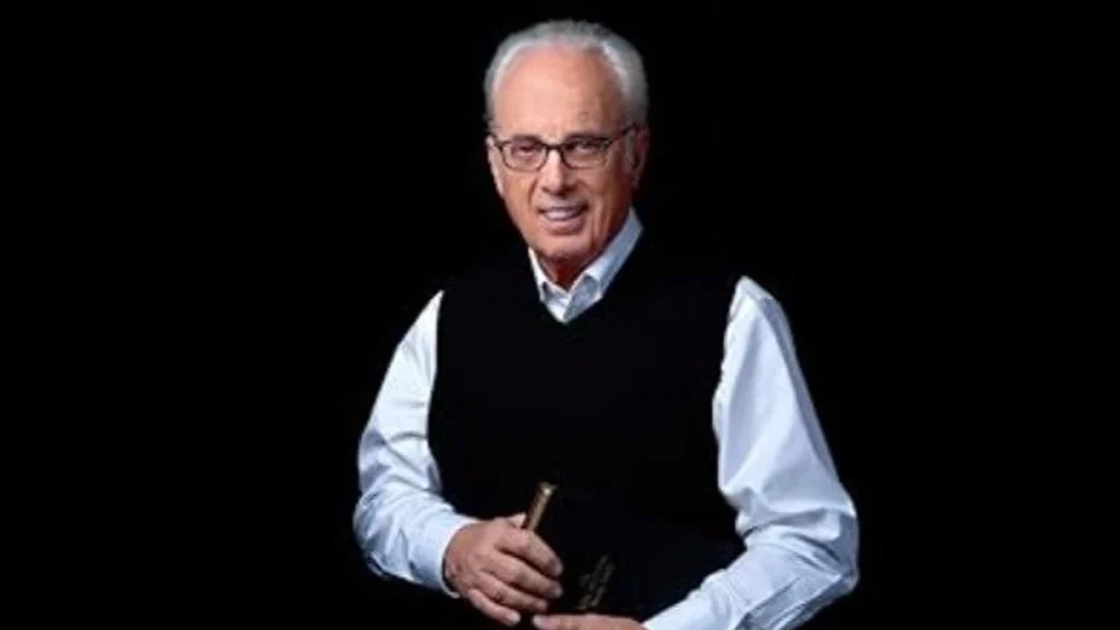 John MacArthur en recuperación tras otra operación y Grace To You ajusta presupuesto entreCristianos MacArthur en recuperación y Grace To You ajusta presupuesto