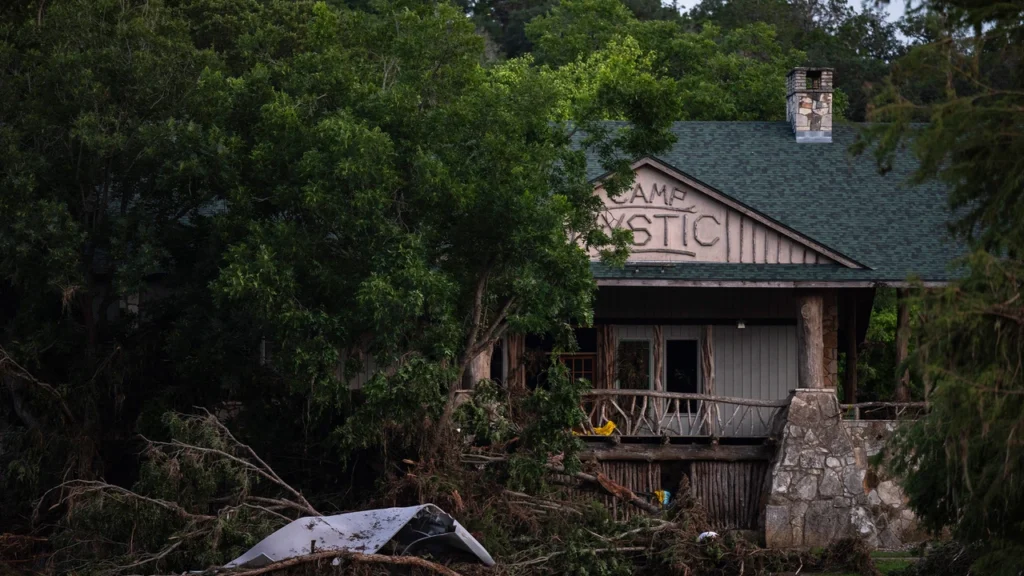 Niñas alaban a Dios en medio de las inundaciones en Texas