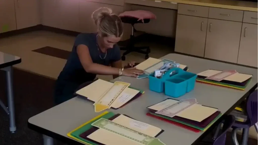 Maestras cristianas oran por los niños de manera peculiar